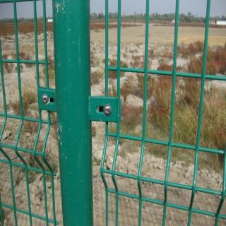 公路兩側封閉網